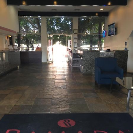 Отель Ramada By Wyndham Tempe Near Asu Экстерьер фото