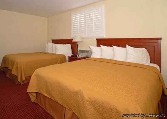 Отель Ramada By Wyndham Tempe Near Asu Номер фото