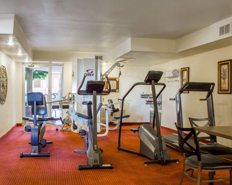 Отель Ramada By Wyndham Tempe Near Asu Экстерьер фото