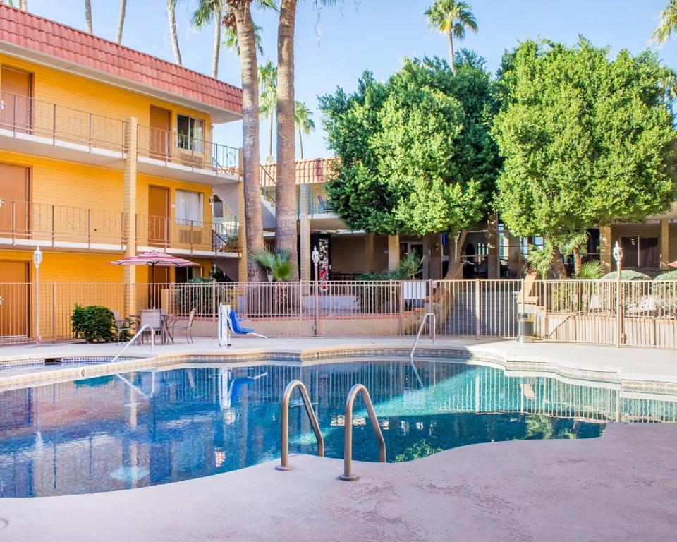 Отель Ramada By Wyndham Tempe Near Asu Экстерьер фото
