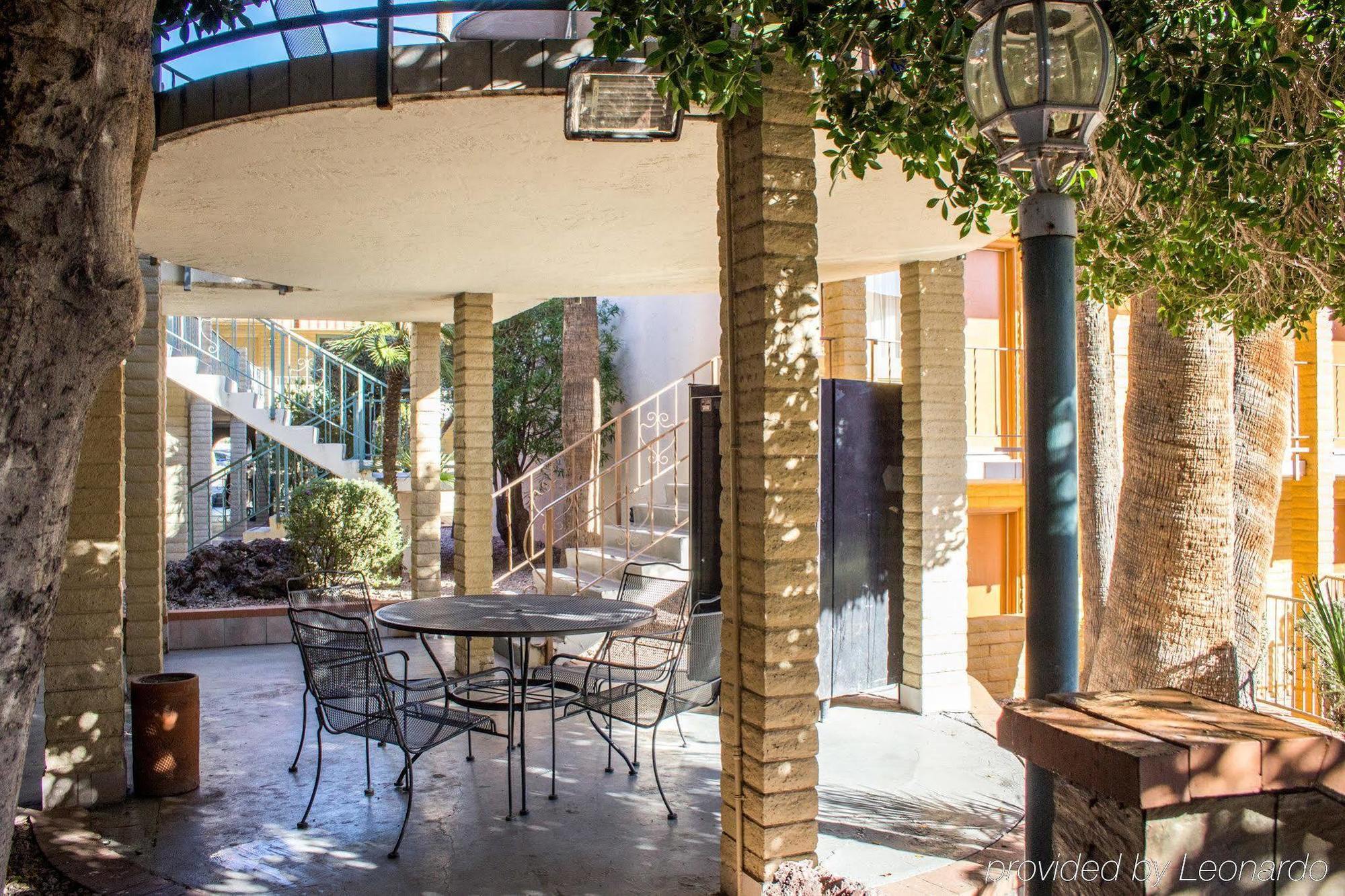 Отель Ramada By Wyndham Tempe Near Asu Экстерьер фото