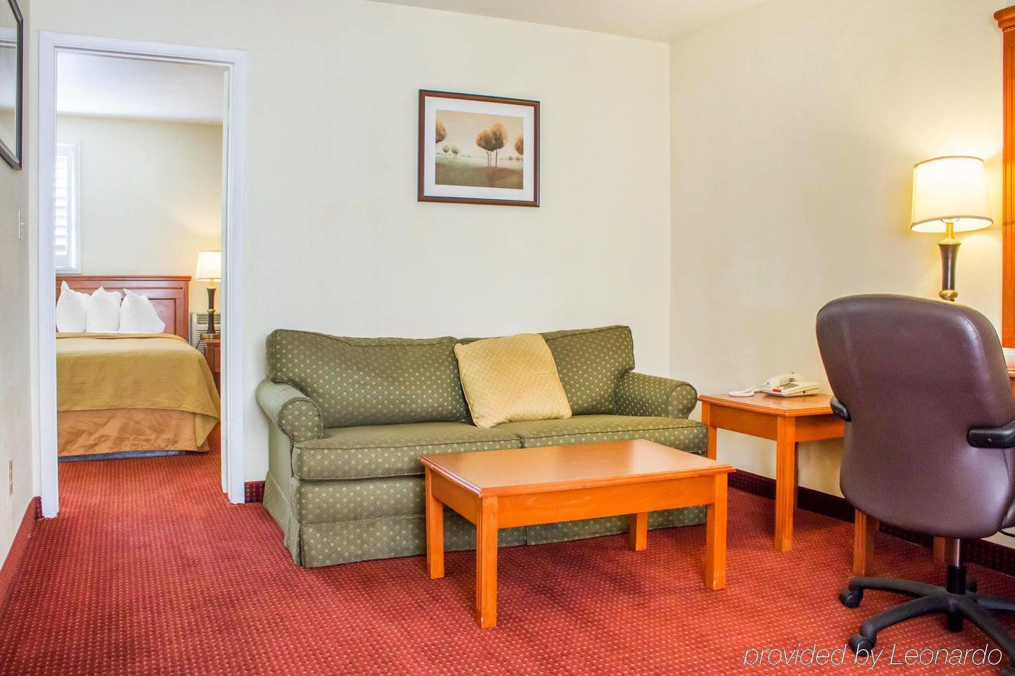 Отель Ramada By Wyndham Tempe Near Asu Экстерьер фото