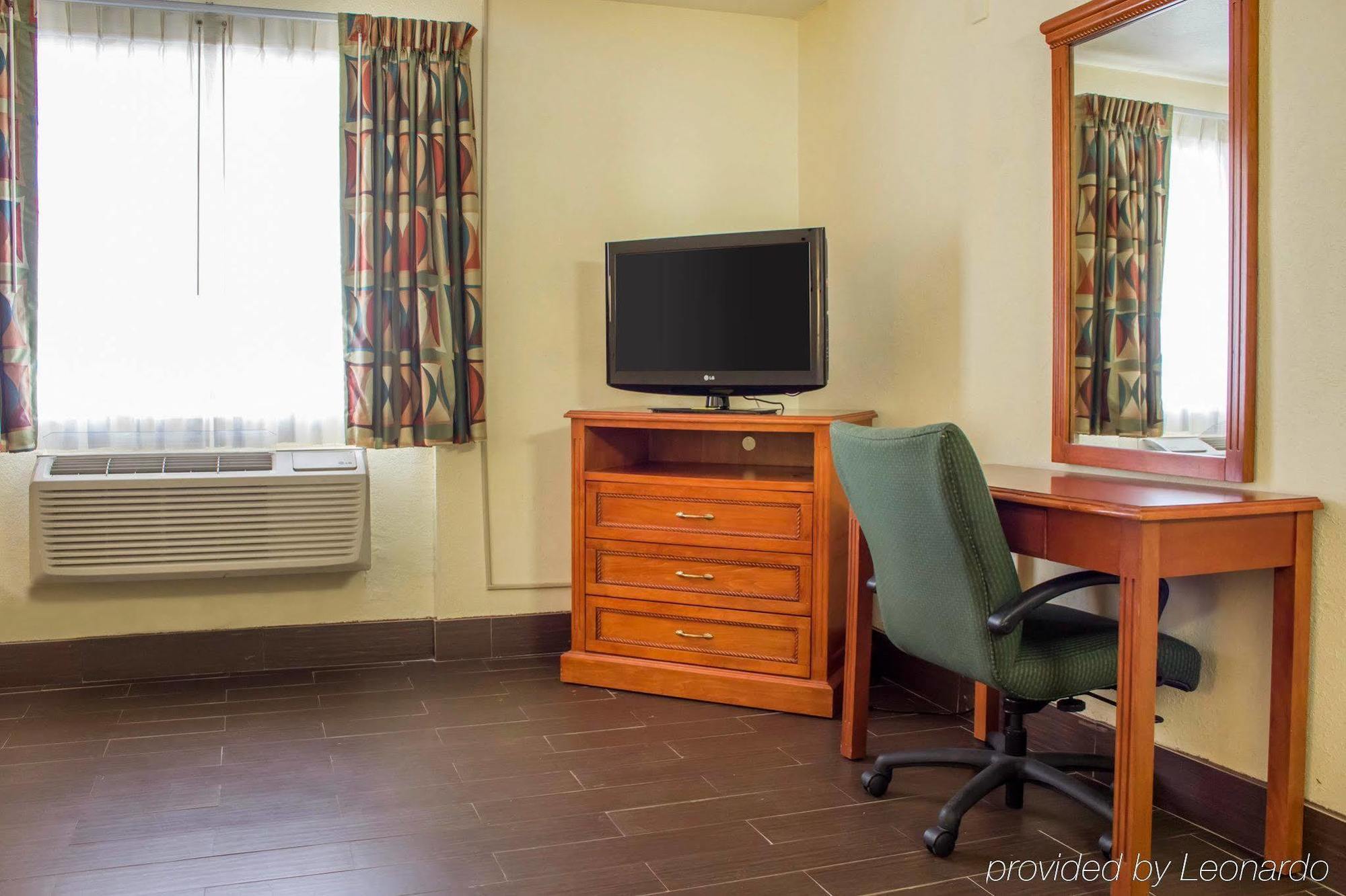 Отель Ramada By Wyndham Tempe Near Asu Экстерьер фото