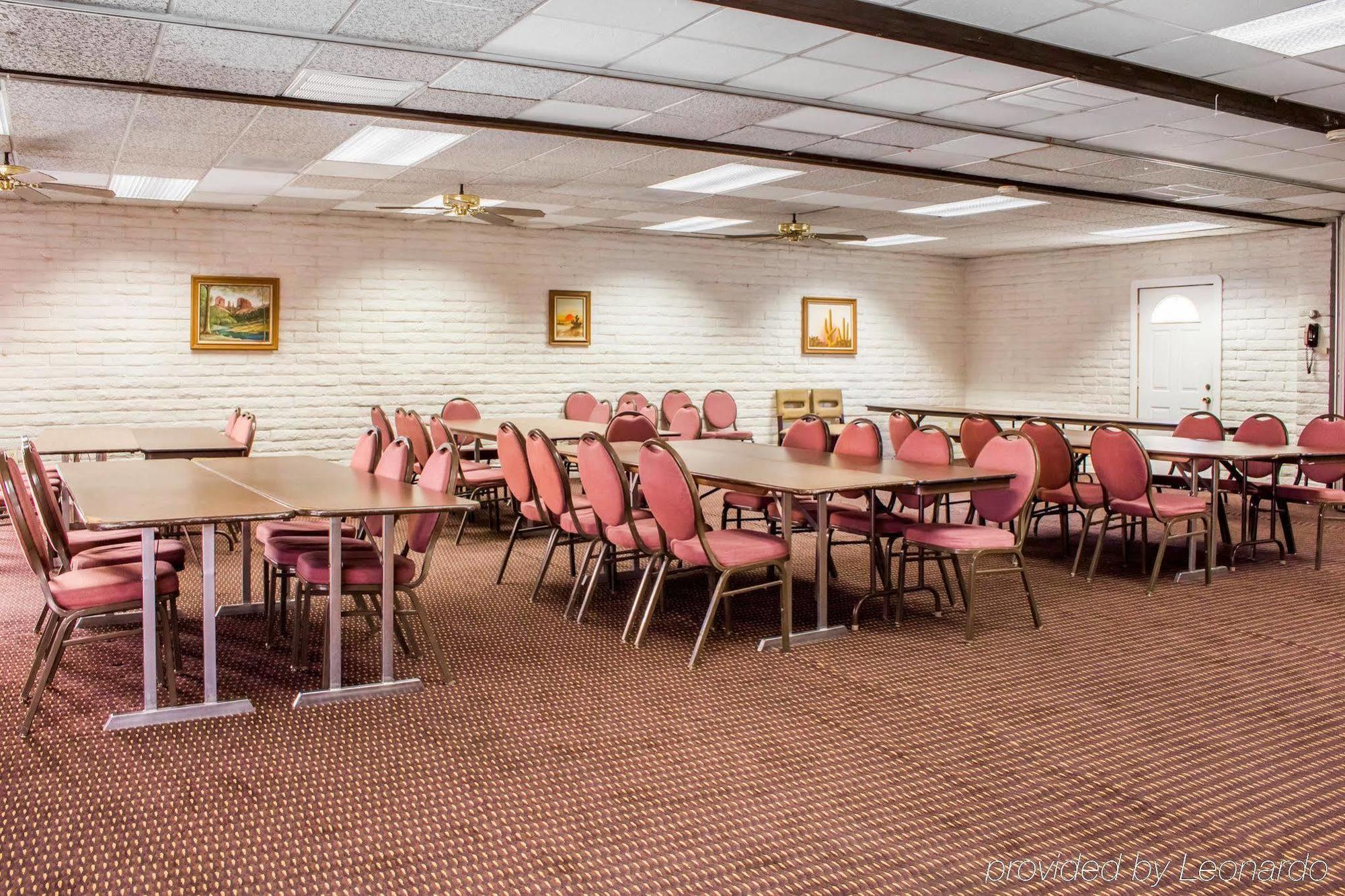 Отель Ramada By Wyndham Tempe Near Asu Экстерьер фото
