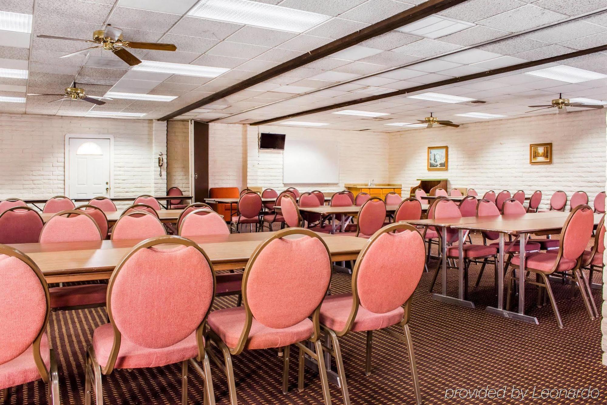 Отель Ramada By Wyndham Tempe Near Asu Экстерьер фото