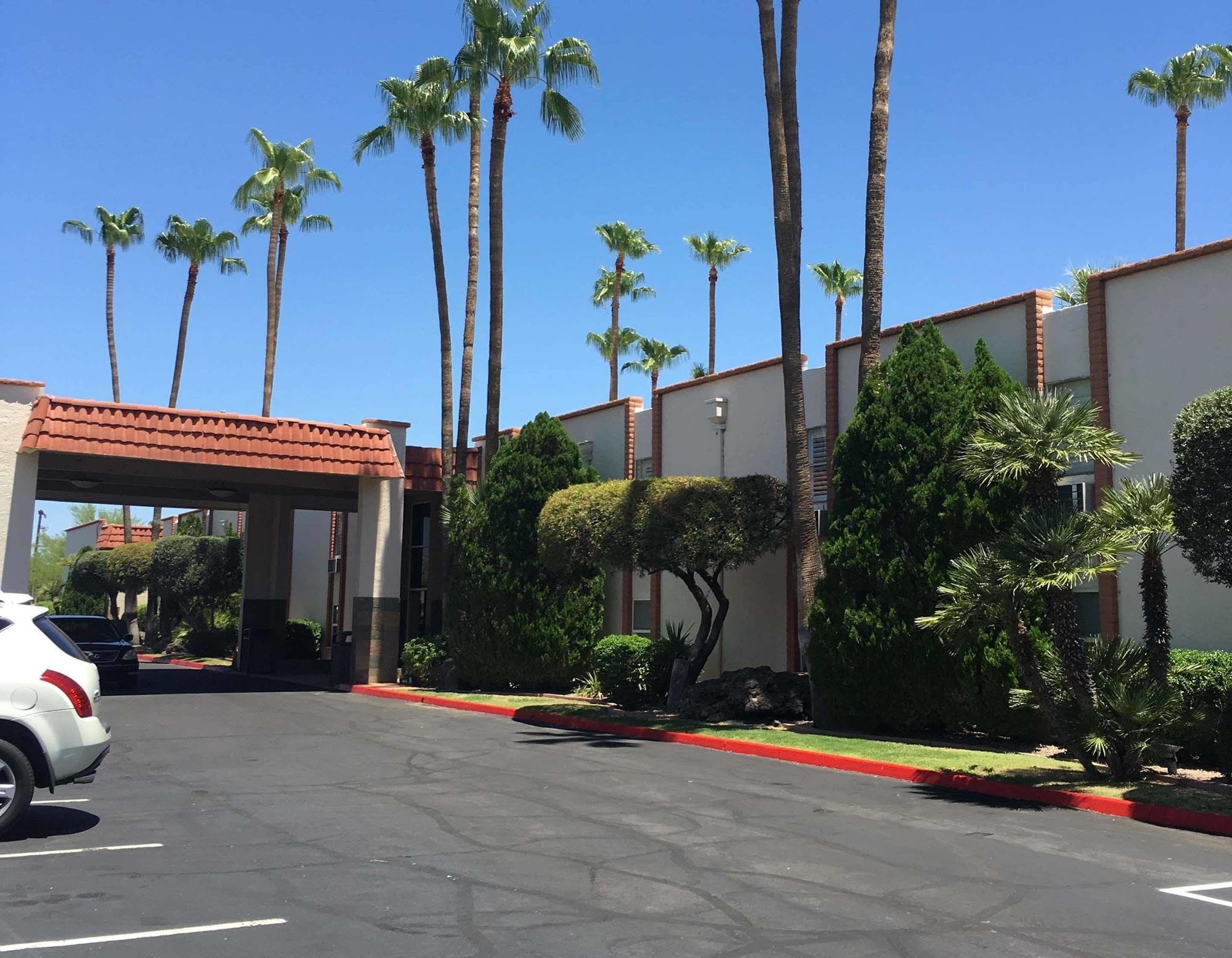Отель Ramada By Wyndham Tempe Near Asu Экстерьер фото