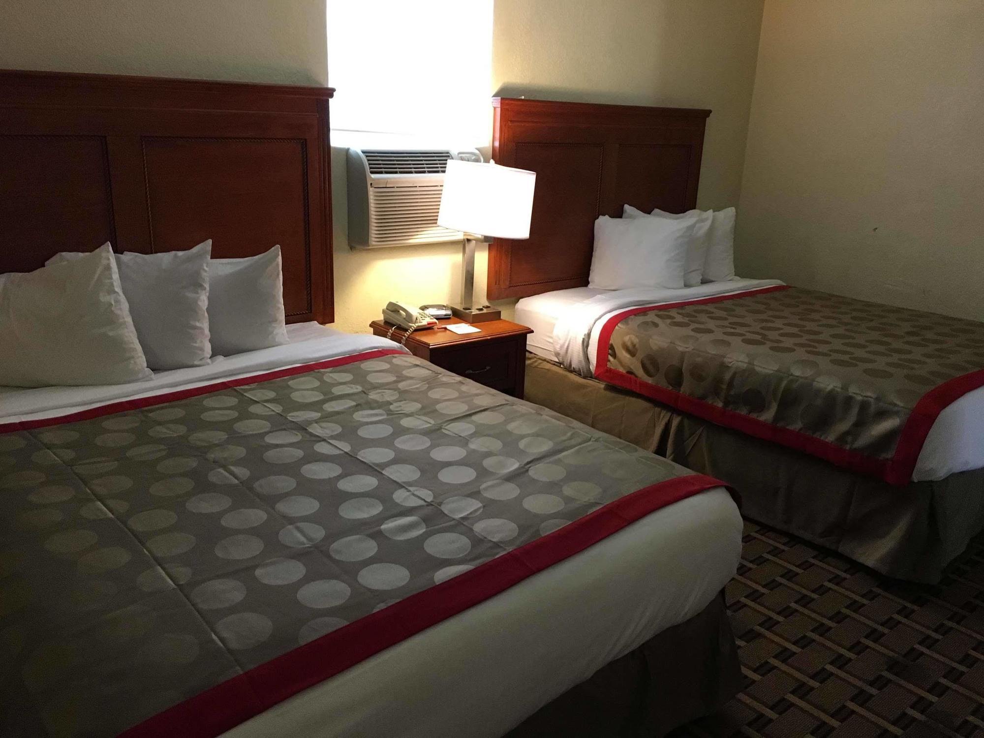 Отель Ramada By Wyndham Tempe Near Asu Экстерьер фото