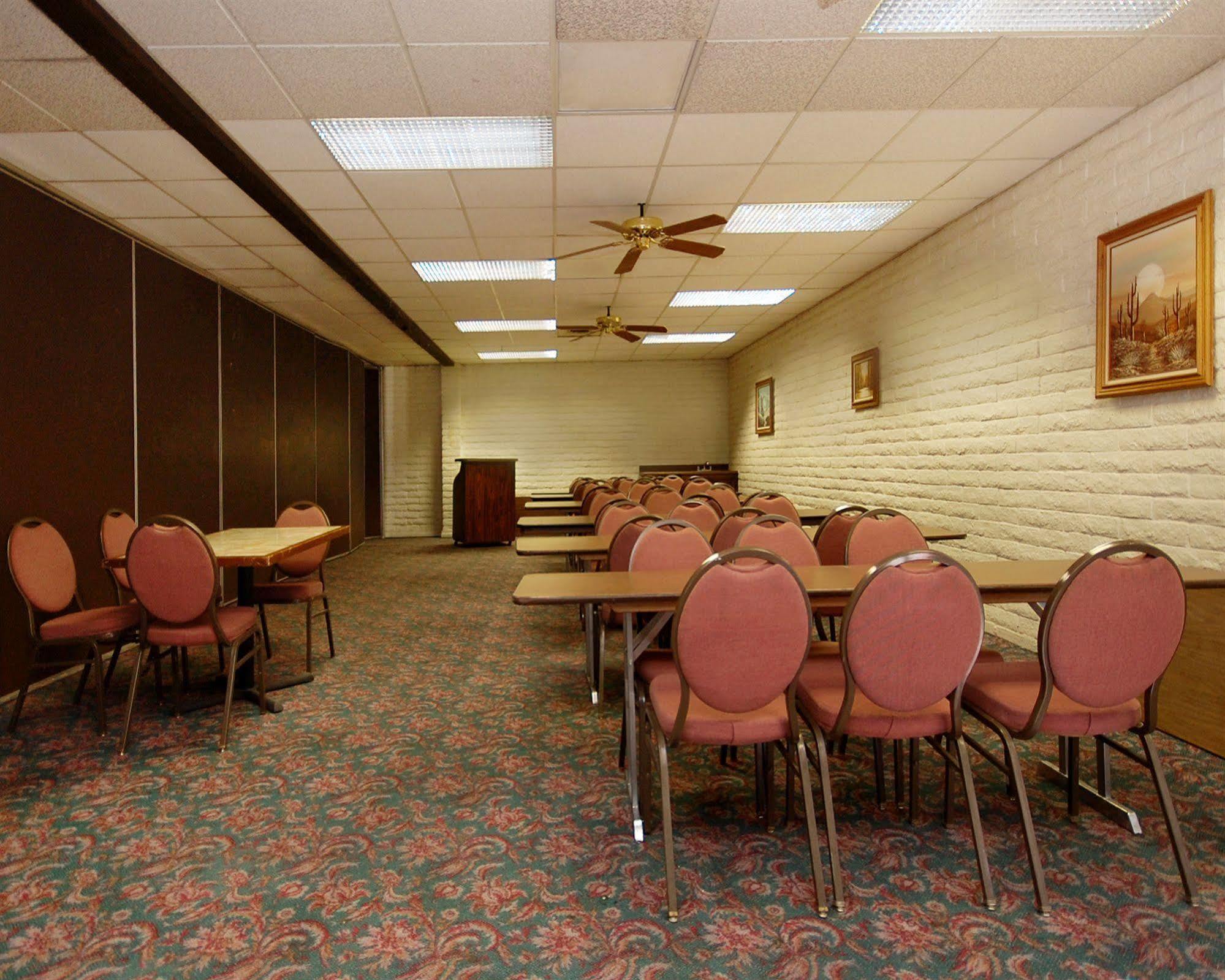 Отель Ramada By Wyndham Tempe Near Asu Удобства фото