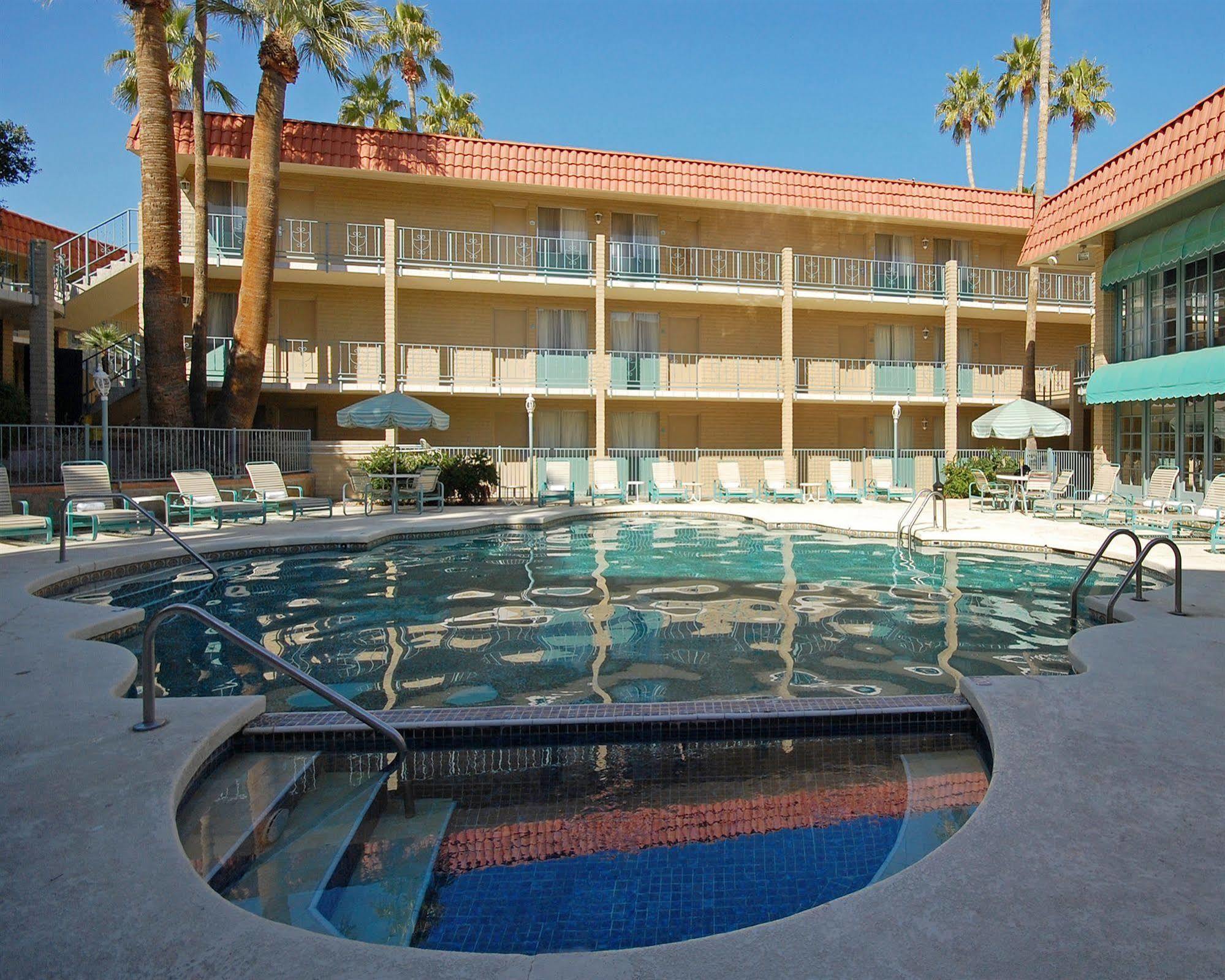 Отель Ramada By Wyndham Tempe Near Asu Экстерьер фото